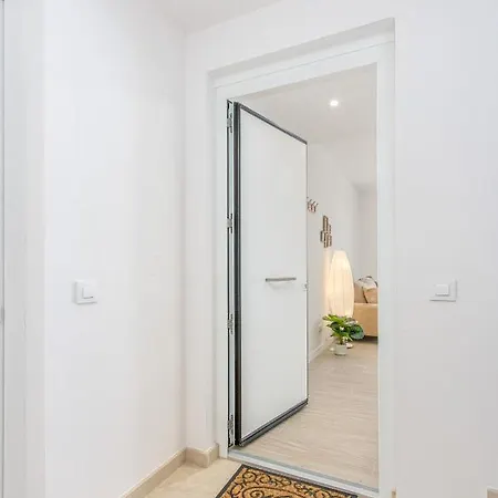 M A R I V E N T 01 Apartment Roses